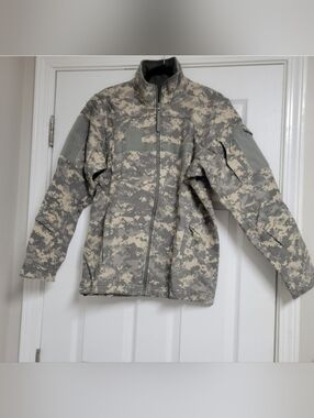 Massif NWT FREE IWOL CAMO JACKET.